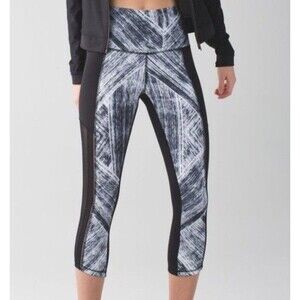 Lululemon Size 4 Hot To Street Crop Leggings Heat Wave White Black
